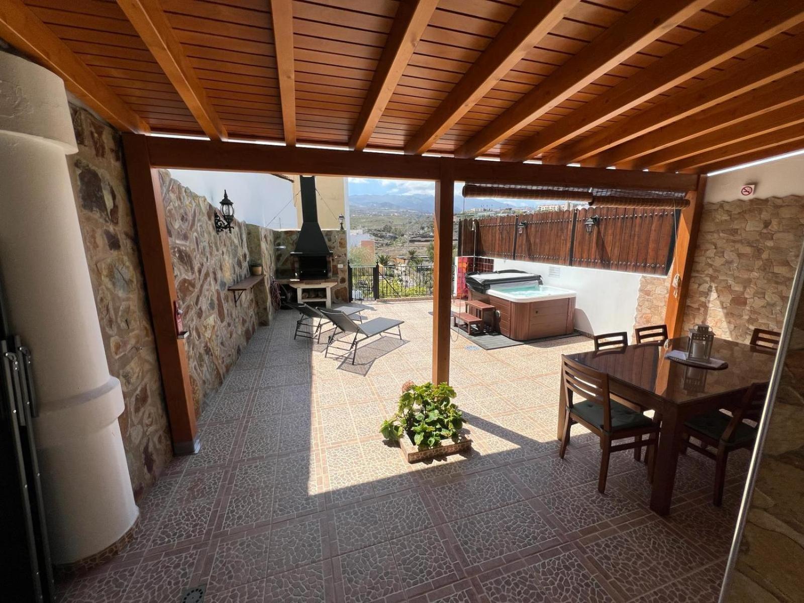 Casa Amelia - Exclusiva Con Jacuzzi En Telde Feriehus